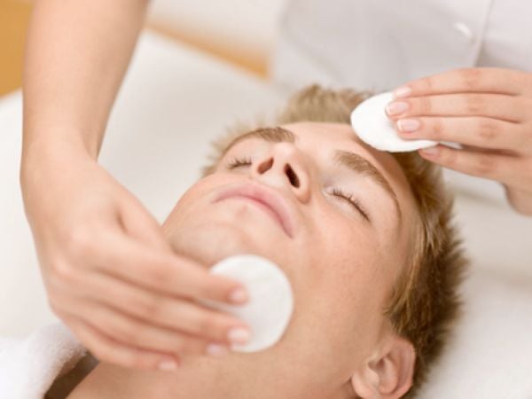 Uso correcto de material desechable en un servicio de cosmetología