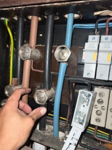 caixa-ligacoes-eletricas-manutencao-loures