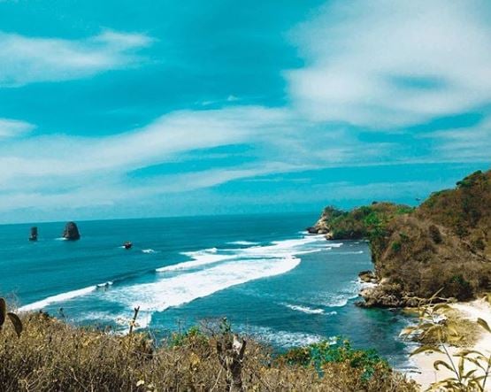 Pantai Watu Pecah Malang, Alamat, Rute, Tiket & Fasilitas
