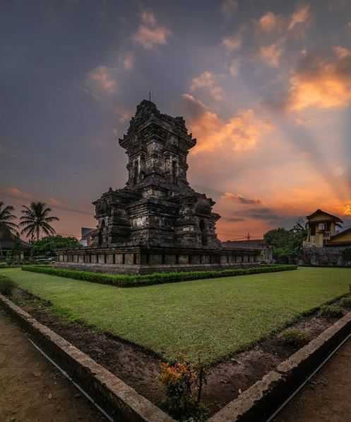 candi singosari malang