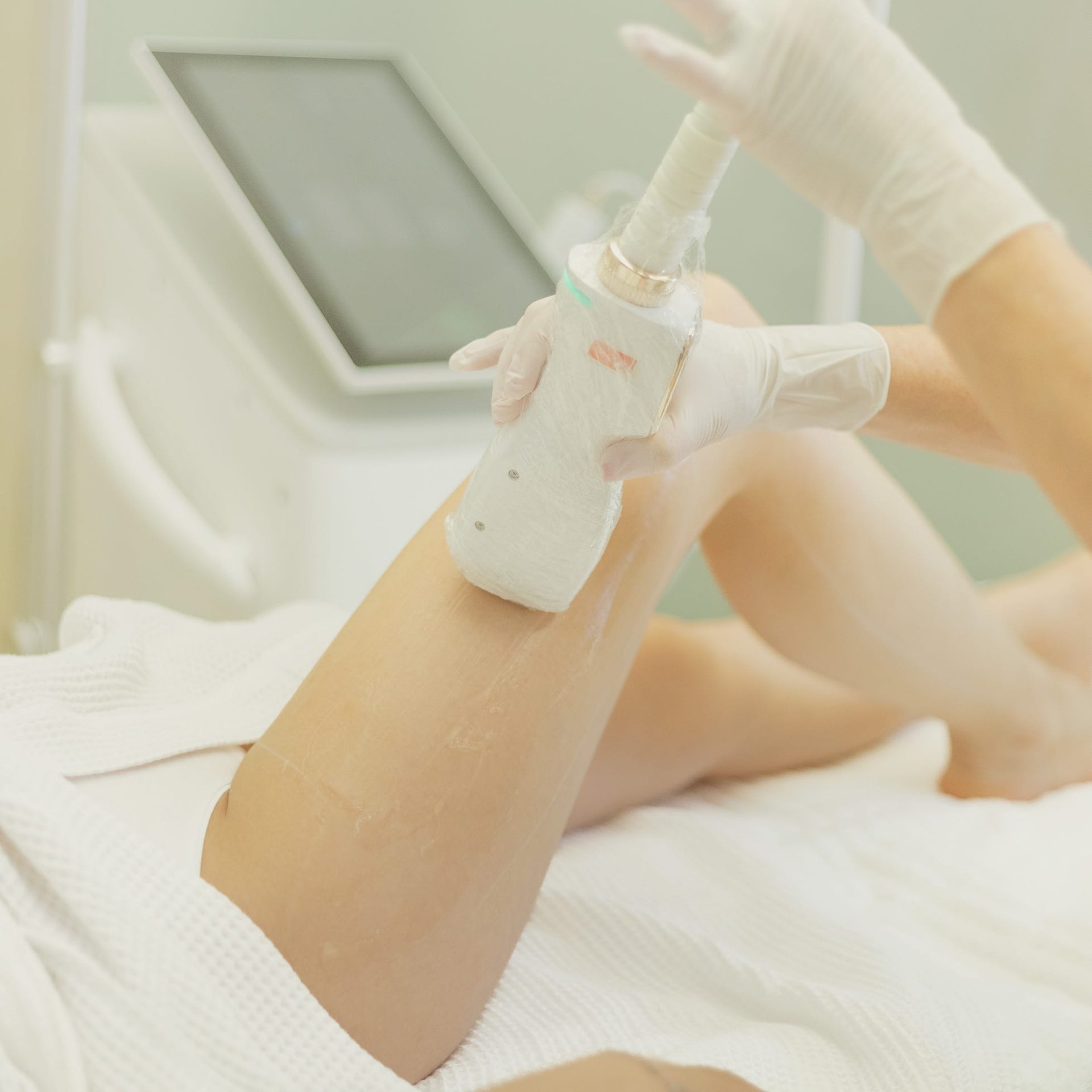 Epilare Definitiva Laser Picioare Derma Laser Pro Max 4 lungimi unda