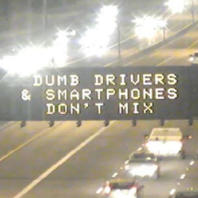 ADOT freeway sign that says, "Dumb drivers & smartphones don't mix"