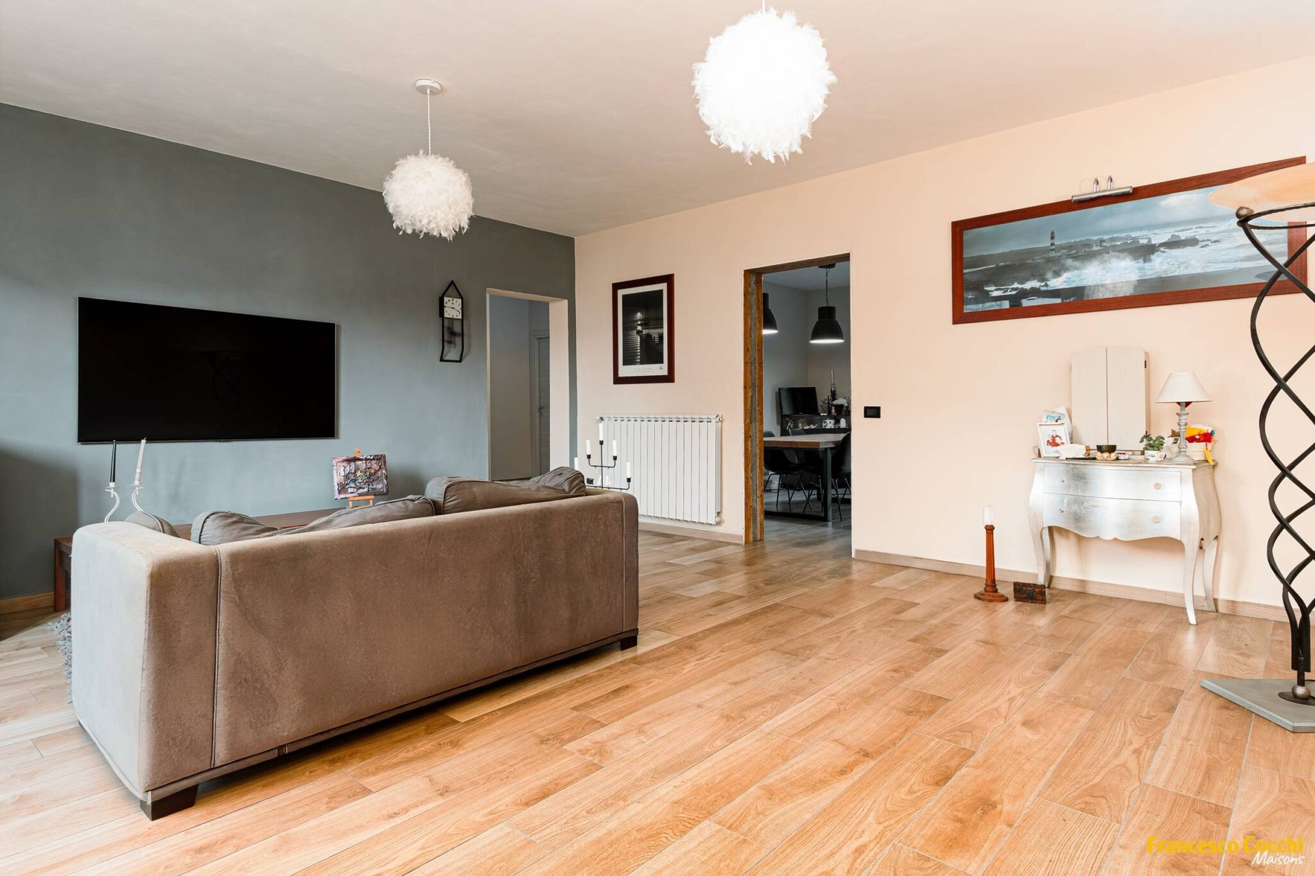 Appartamento ristrutturato in bifamiliare con tre camere da letto e spazi esterni