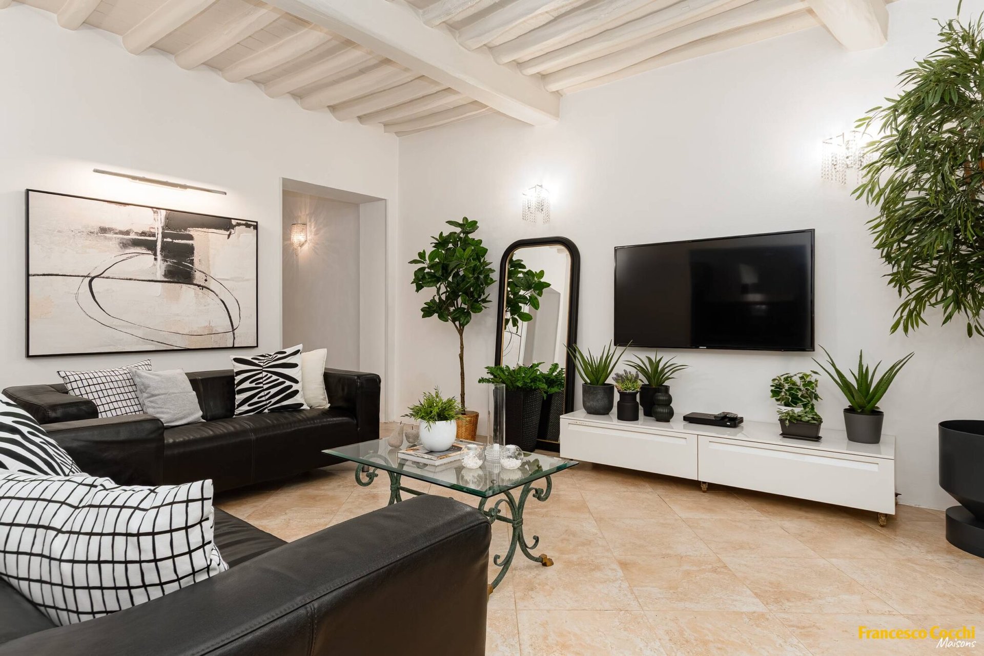 Abitazione dall’anima storica finemente ristrutturata servita di resede in posizione pratica