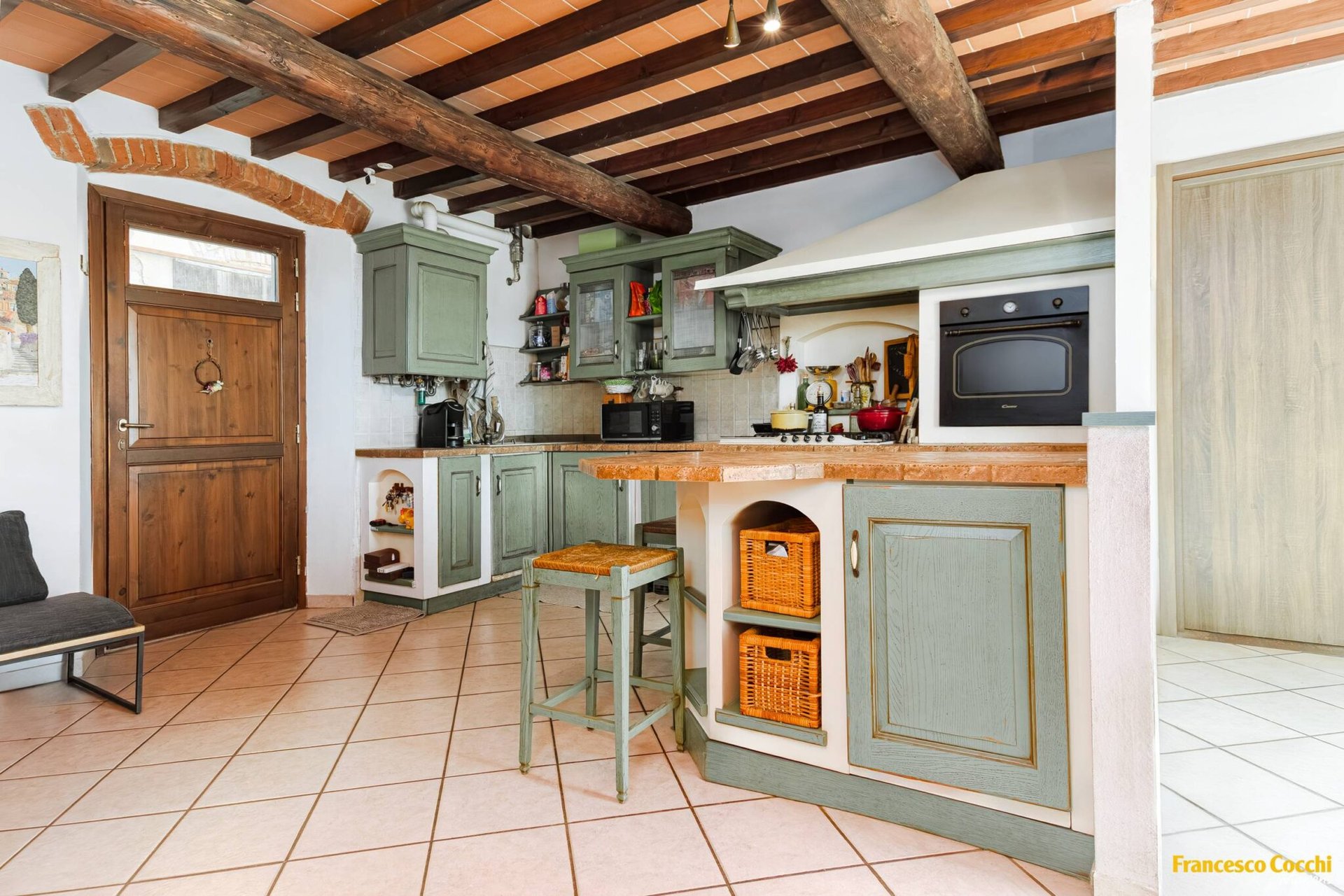 Ampio appartamento dallo charme rustico con giardino e taverna a Carmignano