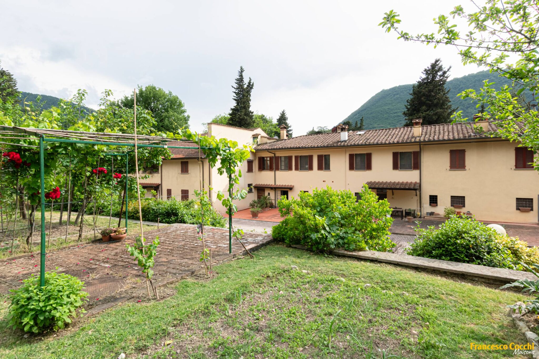 Appartamento dallo charme rustico in borgo completamente ristrutturato a La Briglia