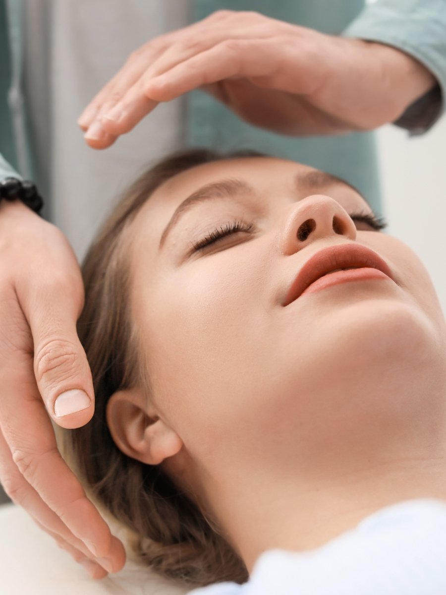 Unlocking Healing Power: Reiki and Chakra Healing for Balancing Your Chakras 5 reiki session