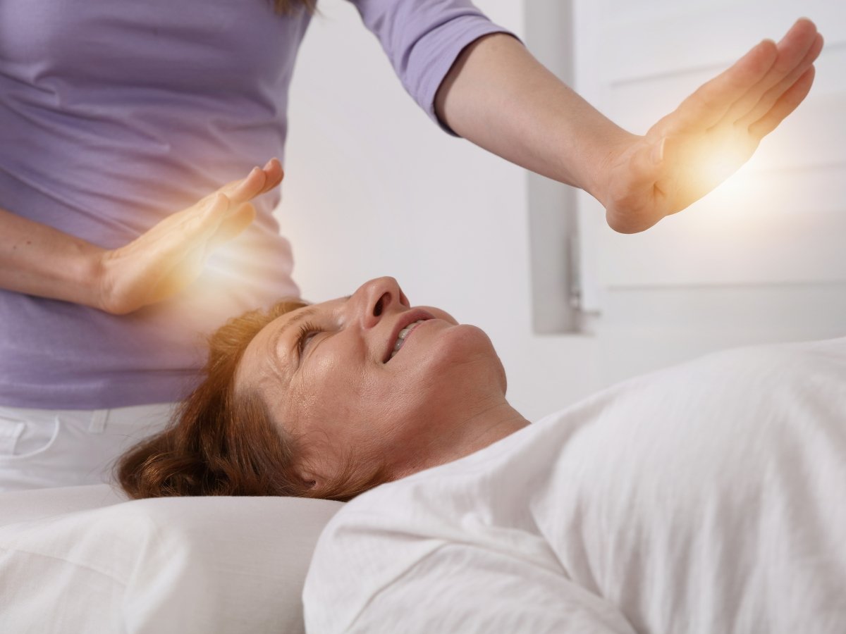 Unlocking Healing Power: Reiki and Chakra Healing for Balancing Your Chakras 4 reiki chakra healing