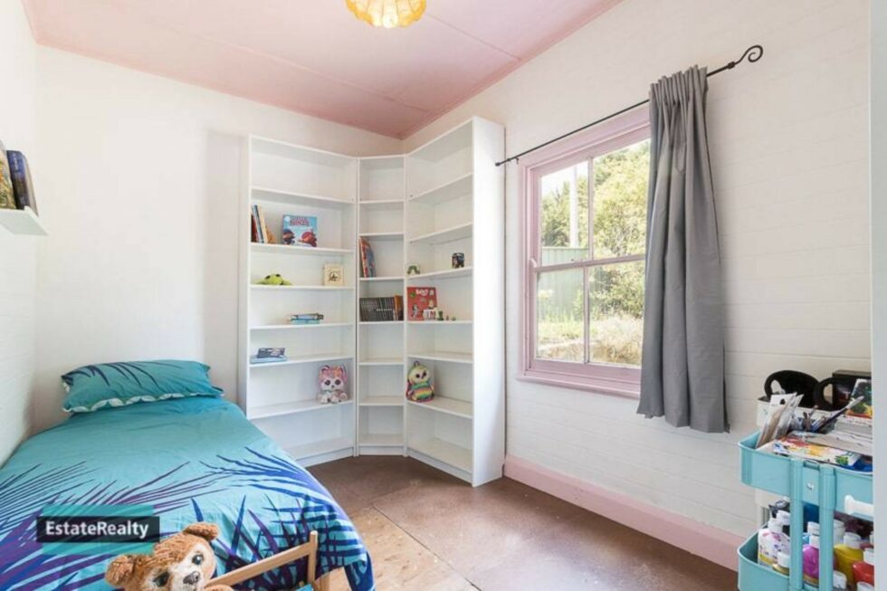 1 Braidwood Rd — property listing 5 Photo of a child’s bedroom