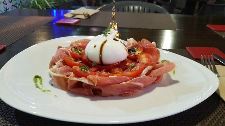 brurrata e crudo 1 768x432