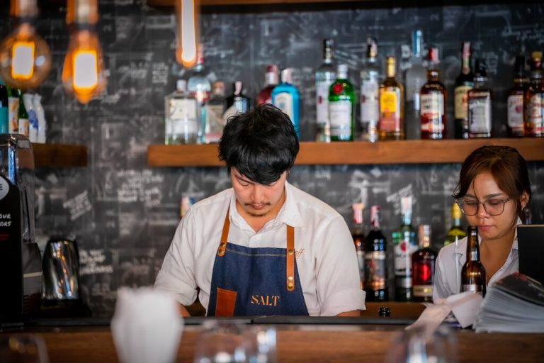 bar tenders and mixologist bar tenders and mixologist