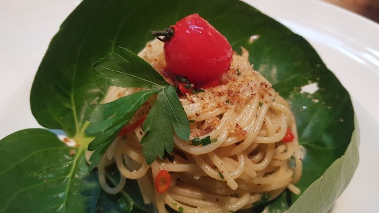 spaghetti aglio olio 1 768x432