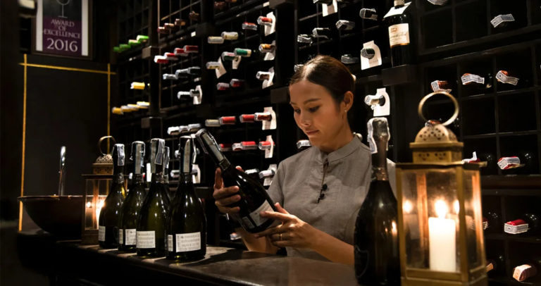 Full Moon Restaurant 4 768x406