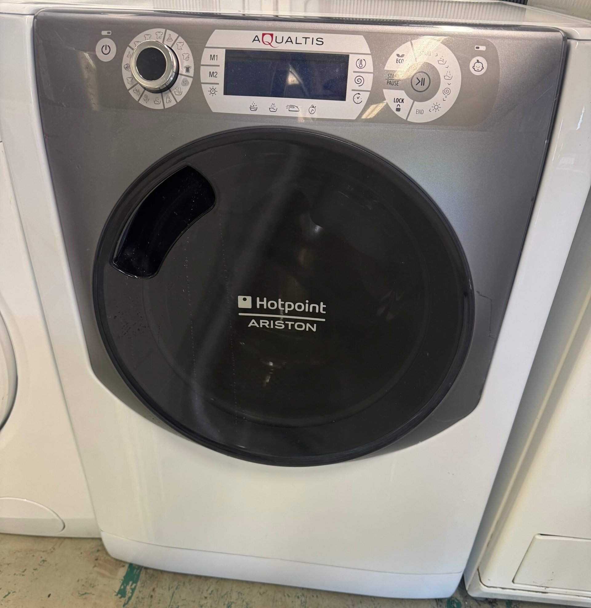 Tvättmaskin kombinerad med torktumlare 11/7 av märket hotpoint Ariston - Image 1