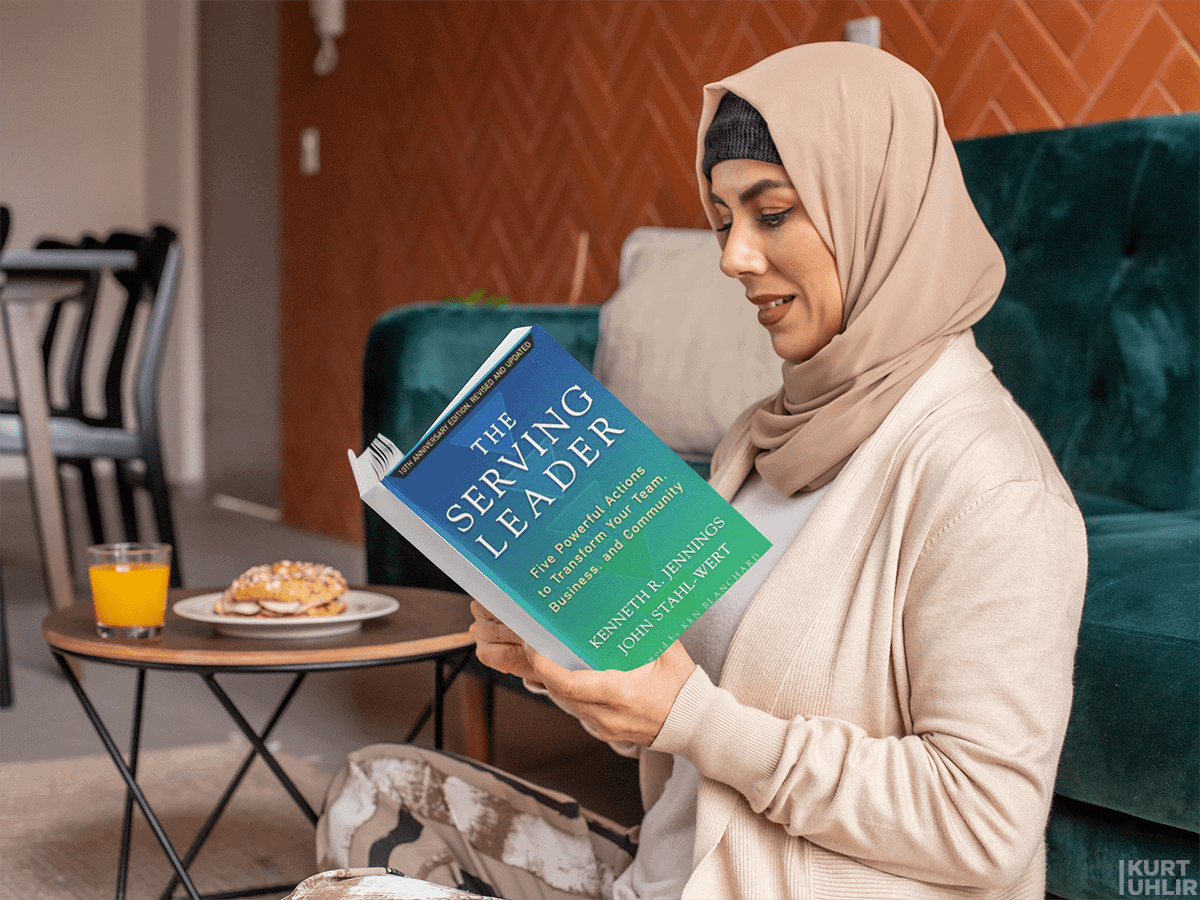 The Serving Leader: Five Powerful Actions to Transform Your Team, Business, and Community by Ken Jennings, John Stahl-Wert