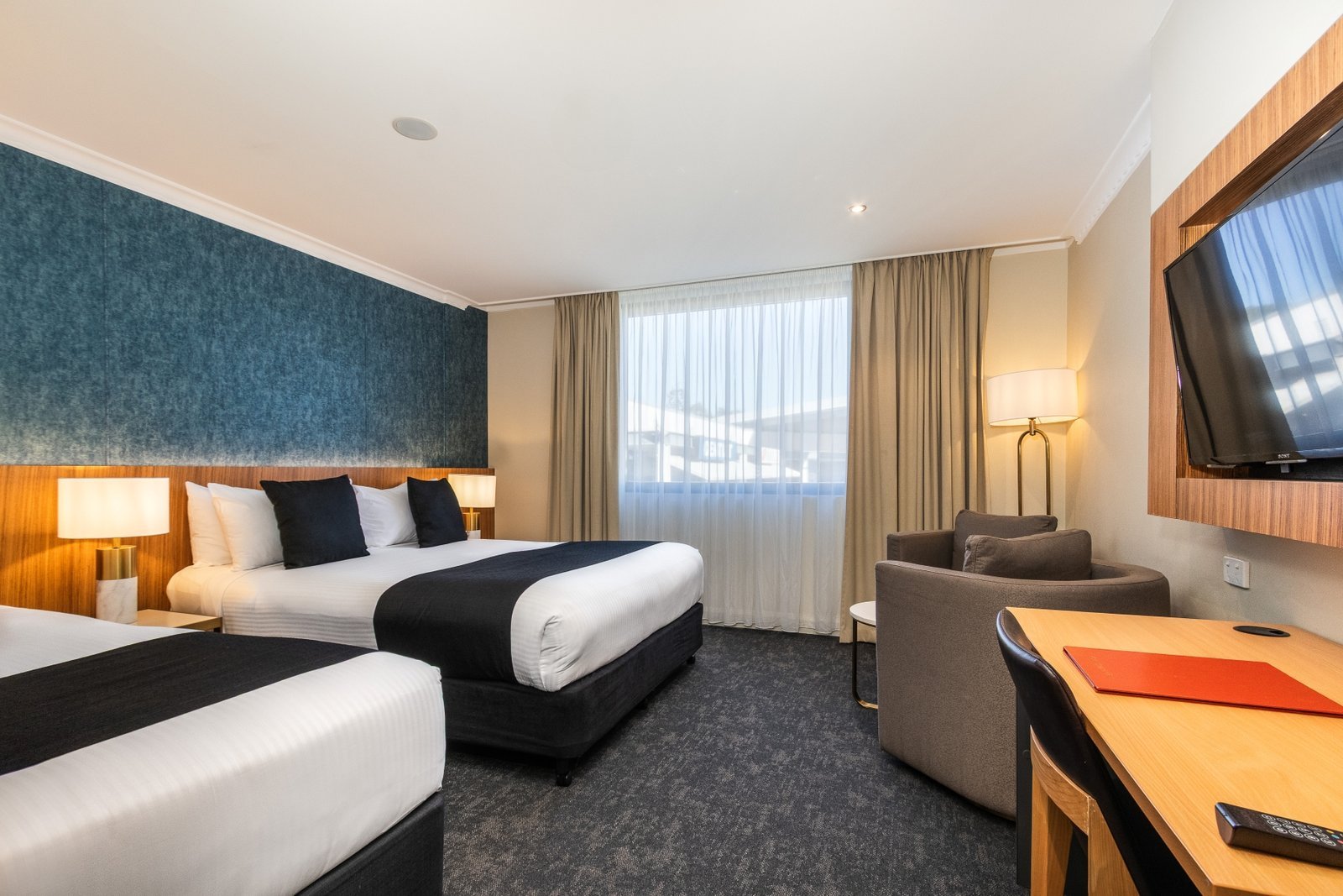 Deluxe Queen & Single Guest Room at Hotel Diana Woolloongabba