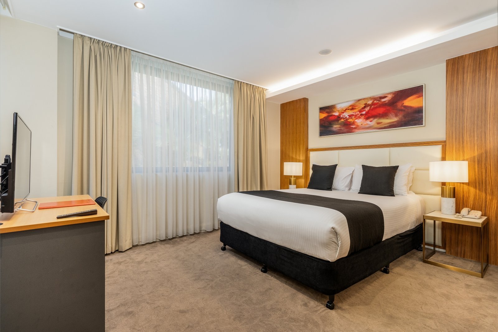 Deluxe Queen Room and Executive Queen and at Hotel Diana Woolloongabba