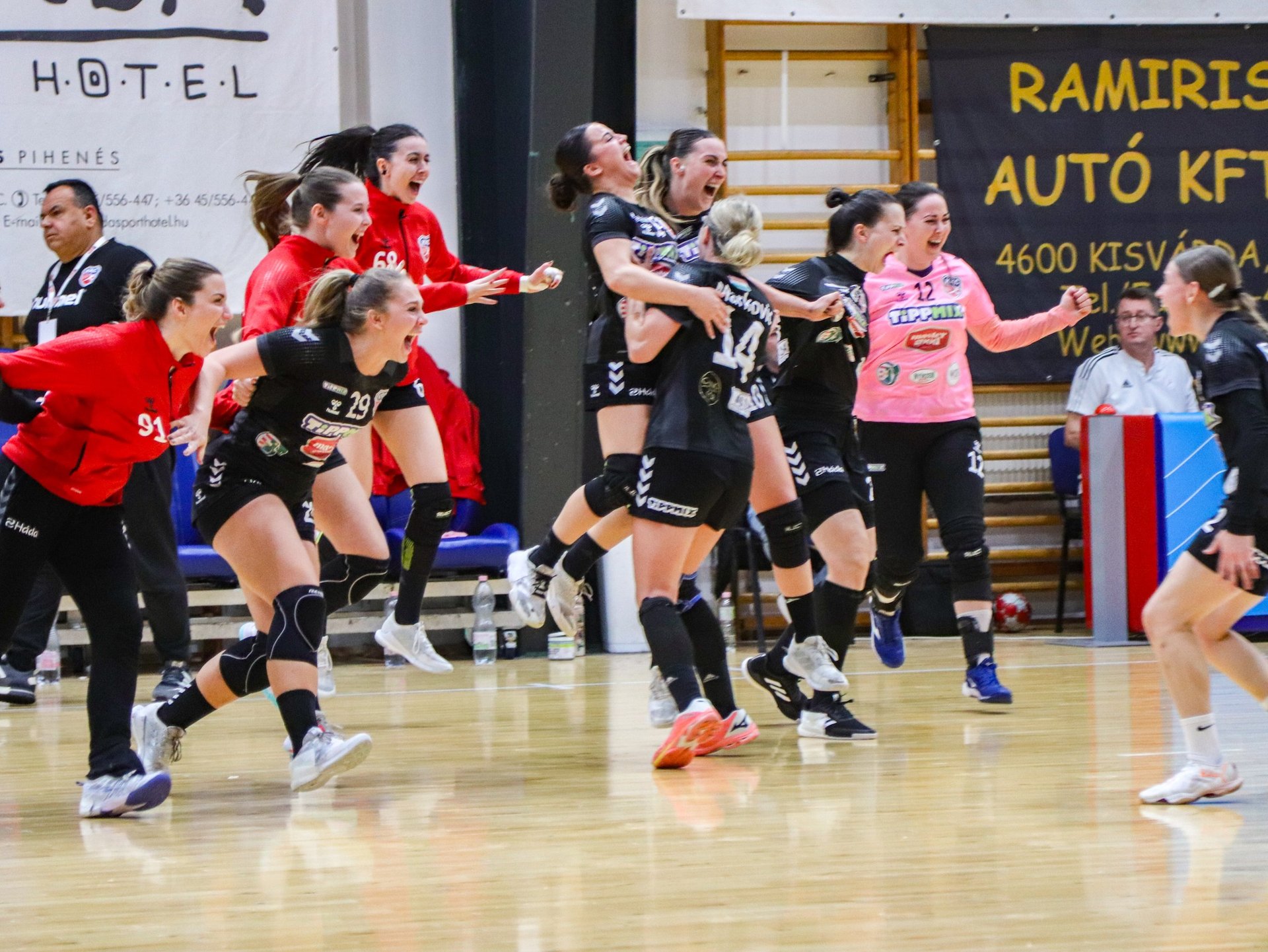 Három hazai és egy idegenbeli győzelem a mérleg a szombati női bajnokikon