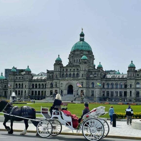 Top 10 Best Cities in Canada to Find a Job for Immigrants in 2025- ImmigCanada Top 10 Best Cities in Canada