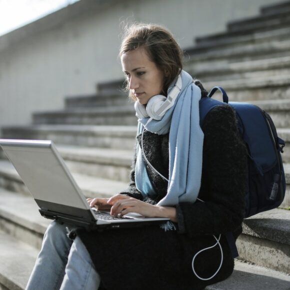 4 Reasons Why Distance Learning is not Good for Your Canada Immigration Plans 4 Reasons Why Distance Learning is not Good for Your Canada Immigration Plans