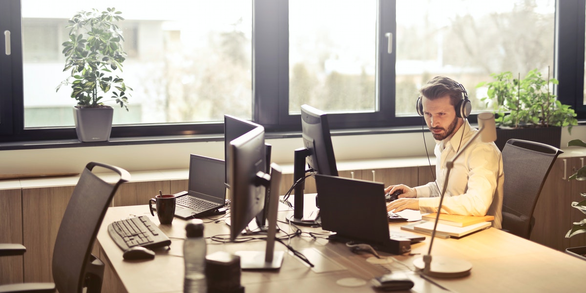 Where are the Best Jobs in Canada—Top Sectors for Foreign Skilled Workers! canada immigration