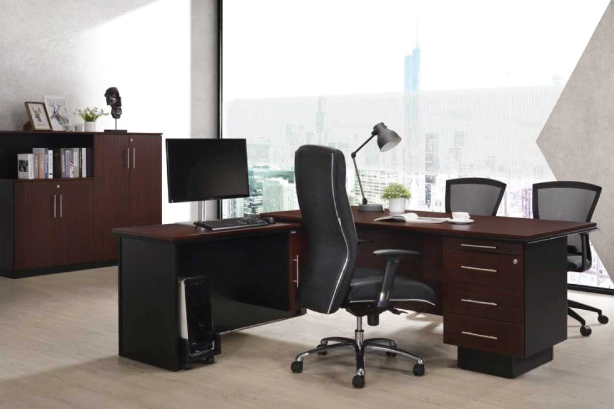 Gamania-Executive-Desk