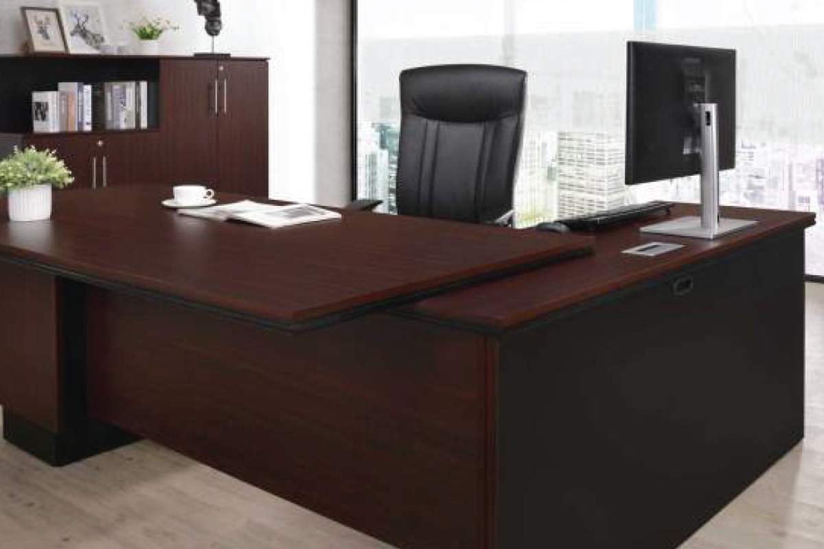 Gamania-Executive-Desk