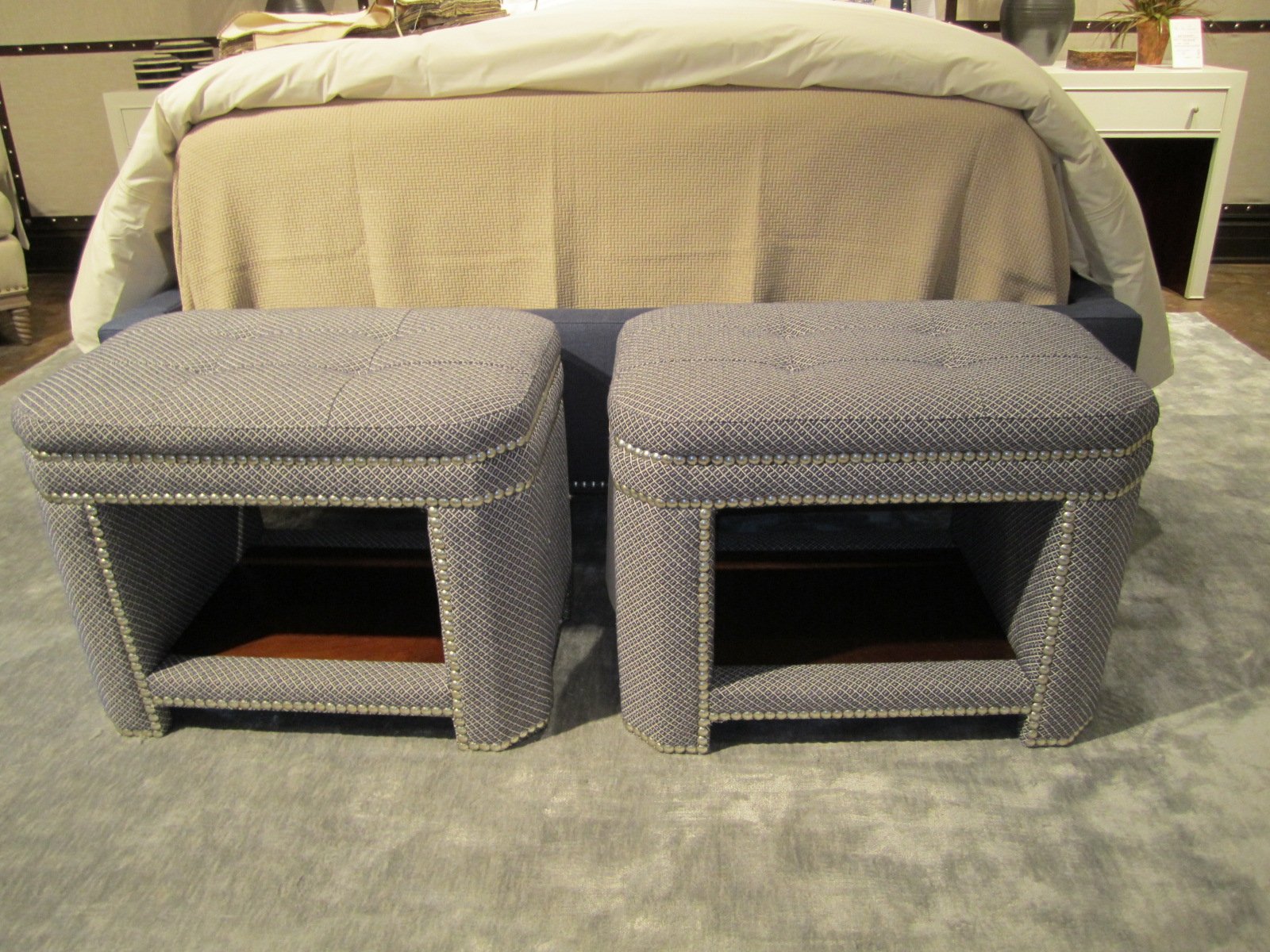 ספסלים מרופדים