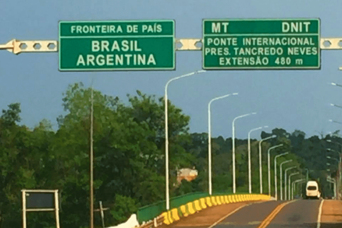 Bridge from Brazil to Argentina Road between Brazil and Argentina