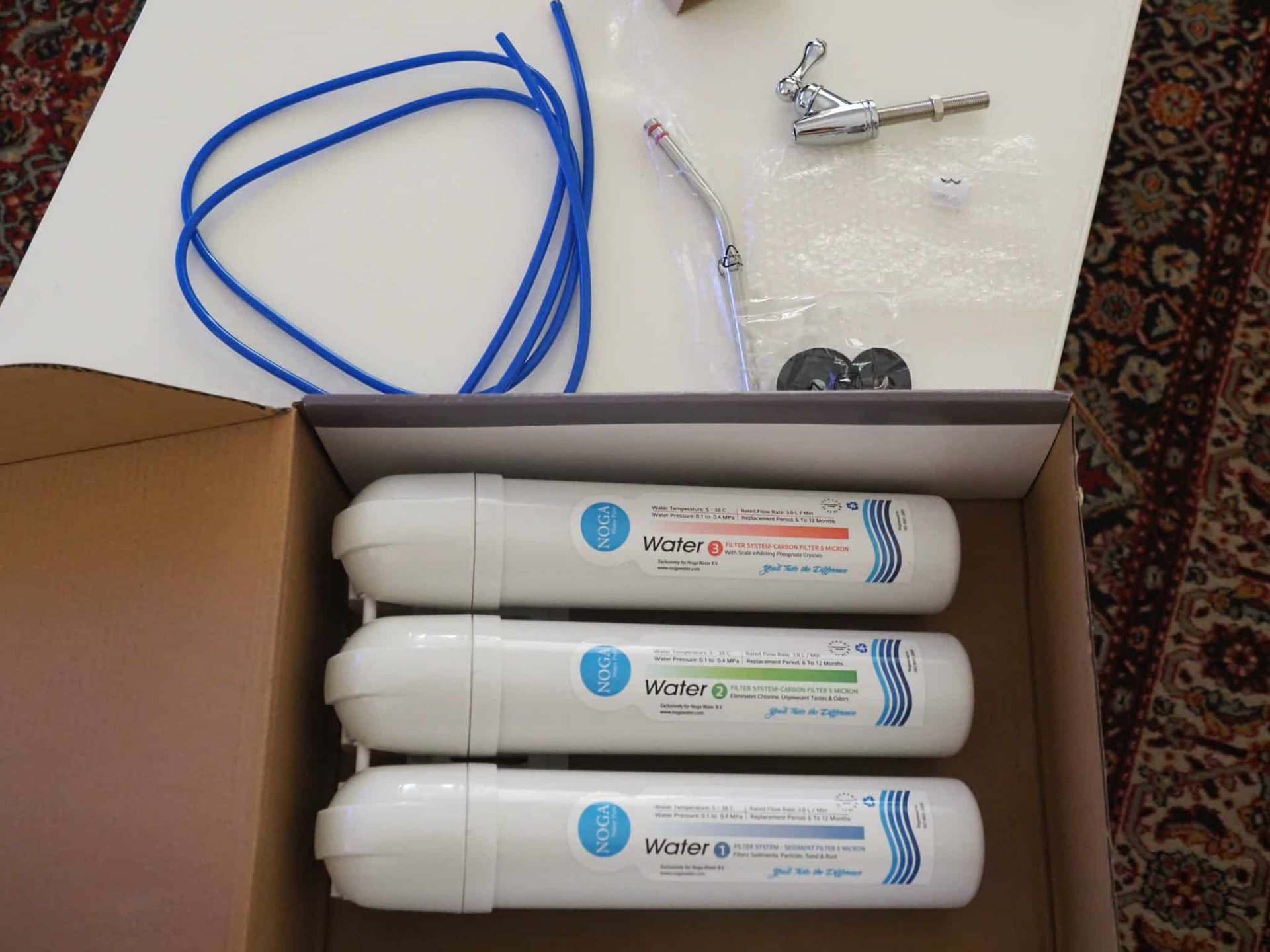 Новый комплект фильтров для установки и очистки воды в квартире