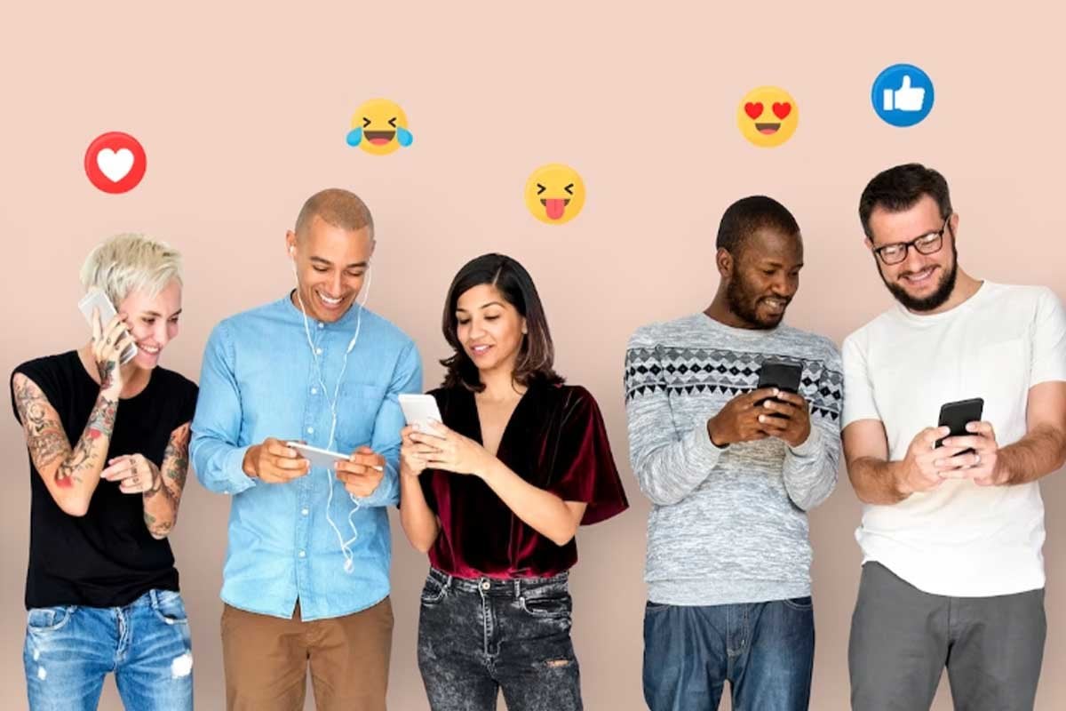 Un grupo de personas examinando sus teléfonos mientras revisan las estadísticas.