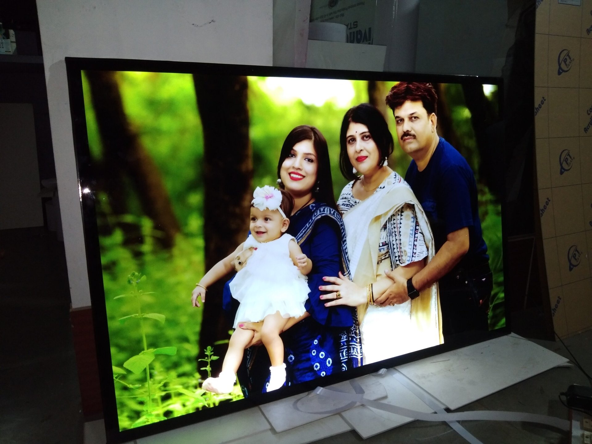 Ultra Slim LED Frames 9 onwarddigital art