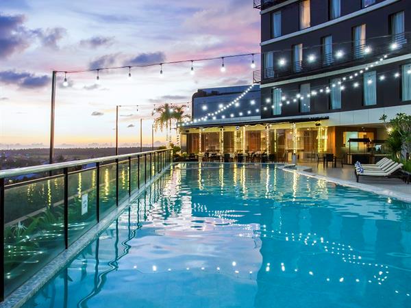 Kolam Renang Swiss-Belinn