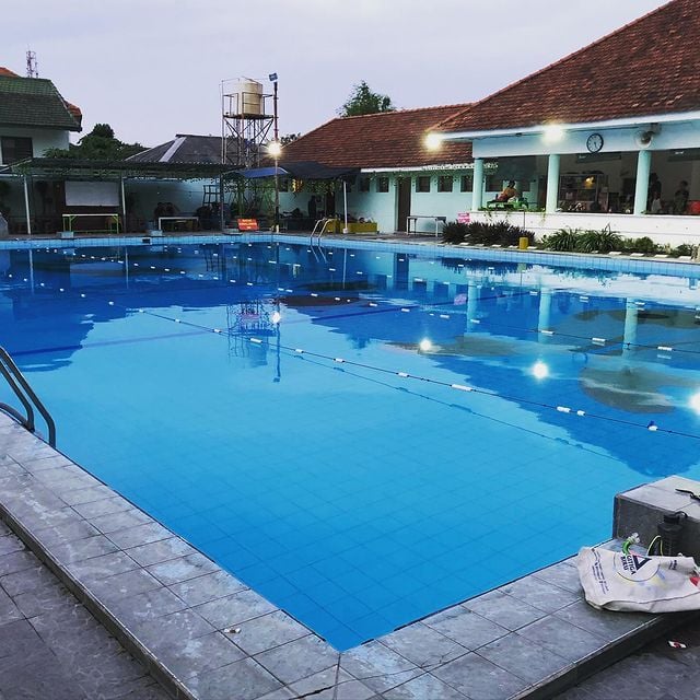 Kolam Renang Hayam Wuruk