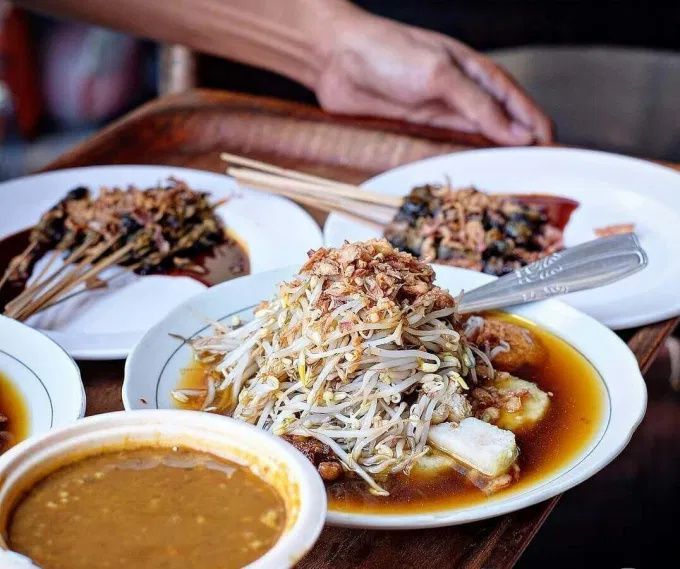lontong balap garuda pak gendut