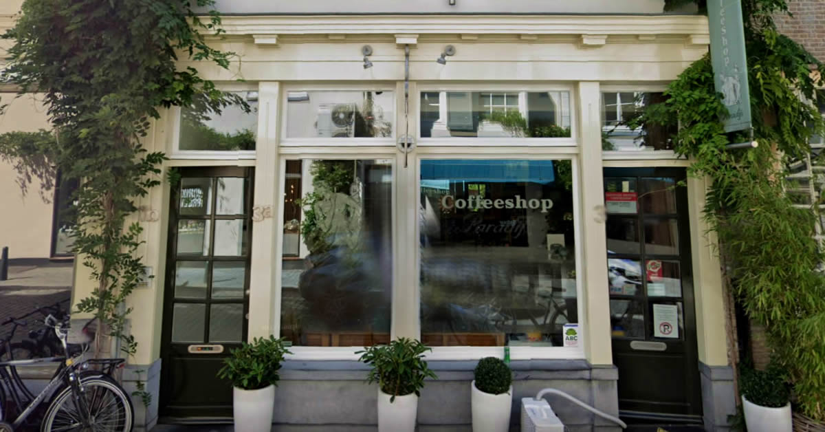 Wietexperiment met overheidswiet - Minister Kuipers en Burgemeester Depla op werkbezoek bij een coffeeshop