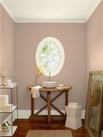 accent wall painted in venetian portico by benjamin moore