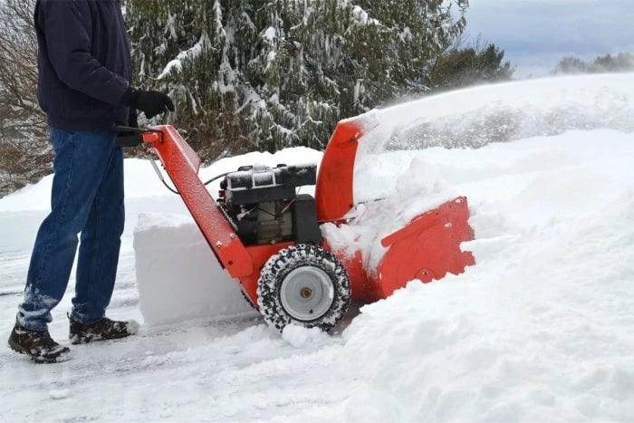 clearing-2-feet-of-snow-with-a-snowblower clearing-2-feet-of-snow-with-a-snowblower