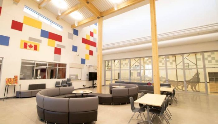 Huntsville Int a large room