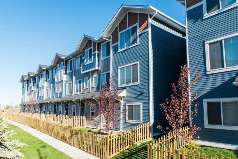 09_28_2015_High_River_Townhomes-40 600px