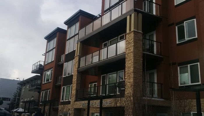 UNO Condo a building covered in snow