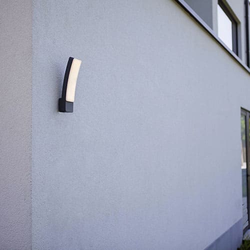 L'applique extérieure Kira présente un design minimaliste