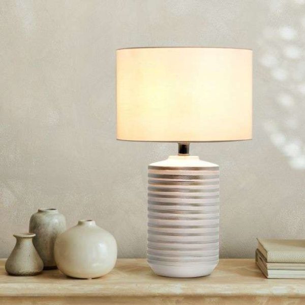 Lampe à poser STRAYE (H50cm) en céramique blanc/argenté avec abat-jour en tissu blanc – Image 2