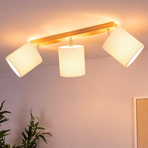 Plafonnier BOUCLE en bois de ch&ecirc;ne et tissu blanc &ndash; Image 1