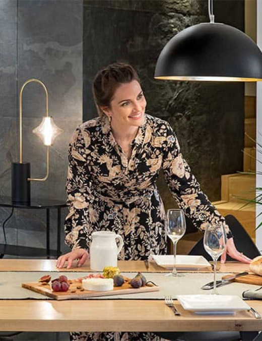 Suspension VENICE en m&eacute;tal noir int&eacute;rieur feuille d'or &ndash; Image 1