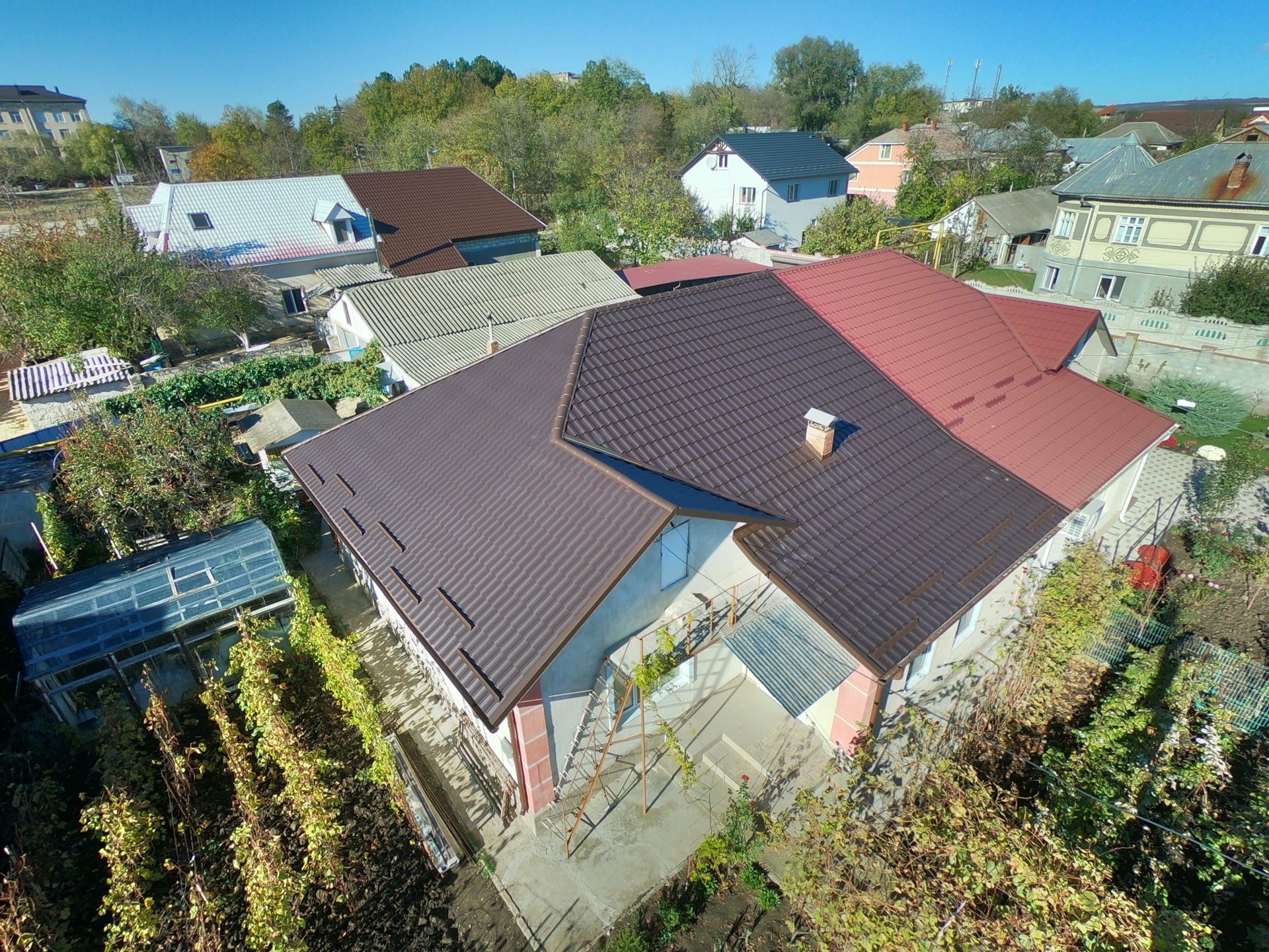 Schimbul acoperișului pe țiglă metalică