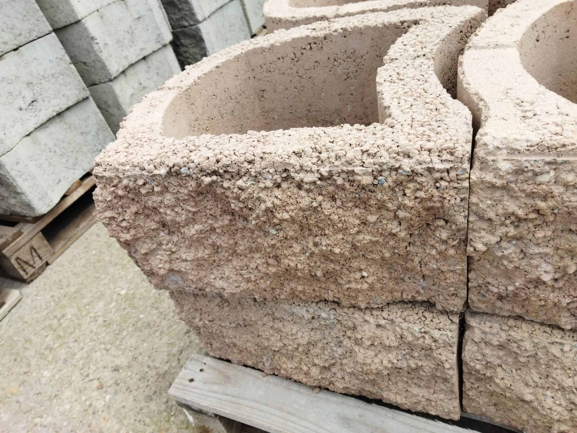 Rockface Retaining Blocks