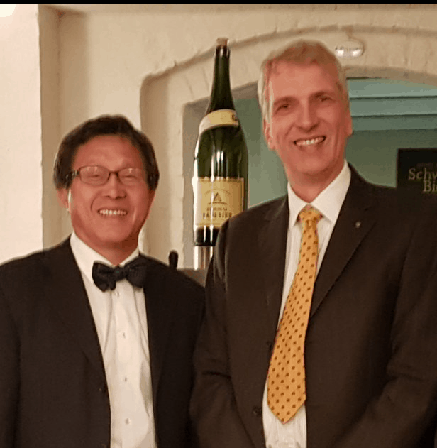 Prof. Dr.Jhy-Wey ShiehRepräsentant von Taiwan mit Stefan Fritsche Herausgeber von Adeba.de in Neuzelle.