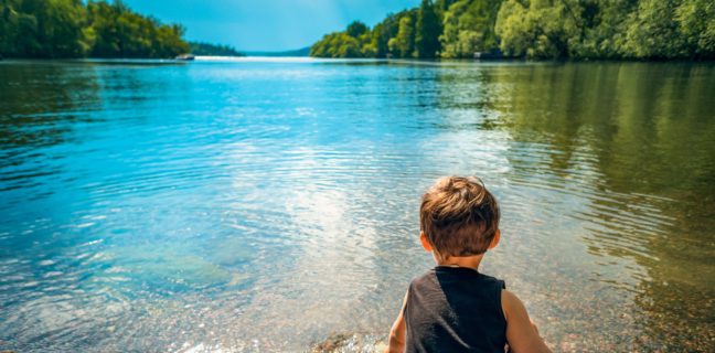 Gemeinden, die hellwach sind, bauen Kinderbetreuung in Deutschland zügig aus Kinderbetreuung in Deutschland, kind, junge, see