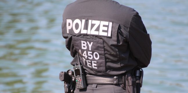 Regeln am Meer: Ein Tag am Meer und seine Folgen polizei, taucher, boot